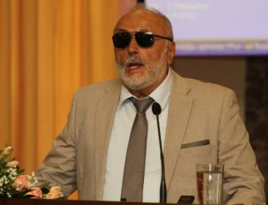 Κουρουμπλής όπως ο...Άκης - Το ζεϊμπέκικο σε γάμο (βίντεο) 